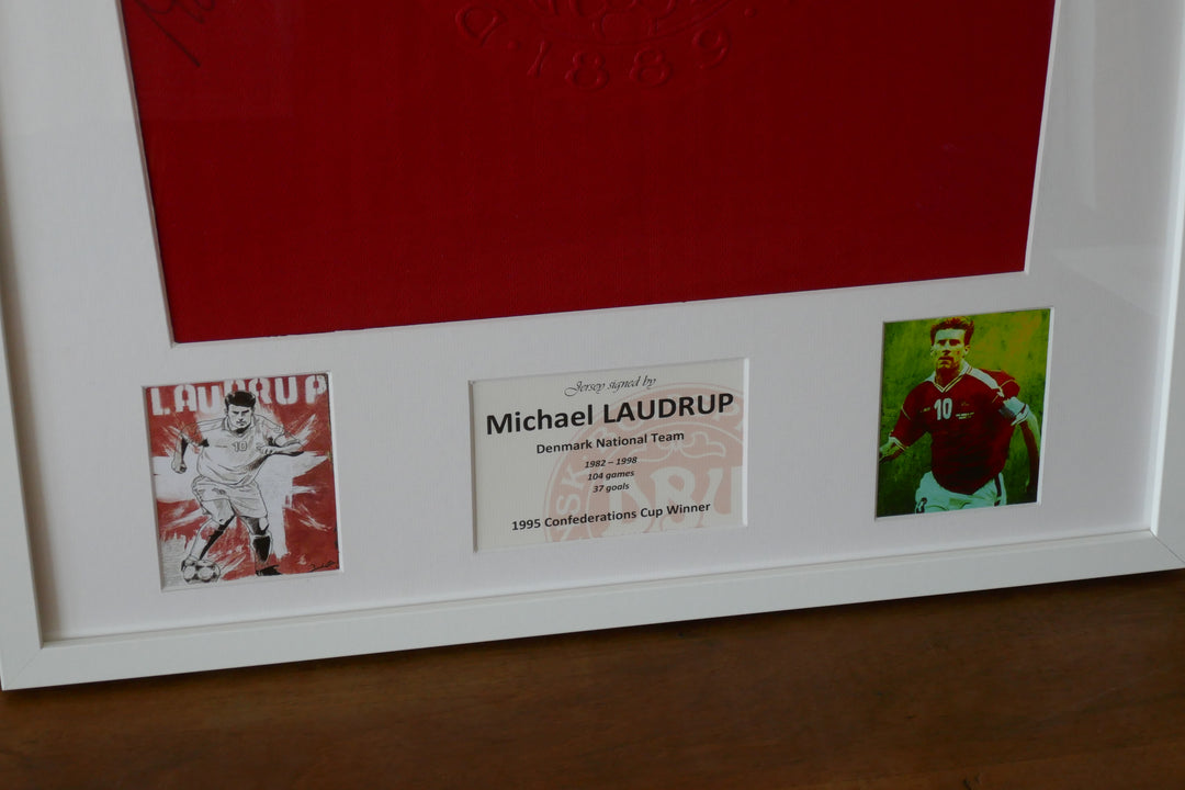 Danemark 1998 - Michael Laudrup - Maillot signé et Encadré _ #00959