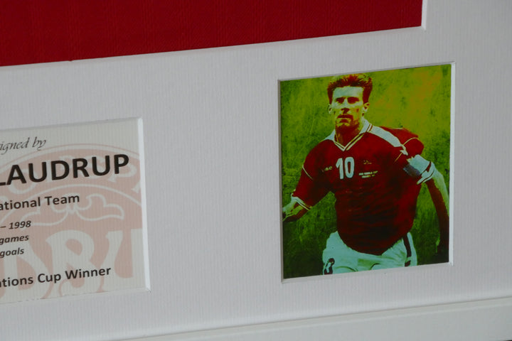 Danemark 1998 - Michael Laudrup - Maillot signé et Encadré _ #00959