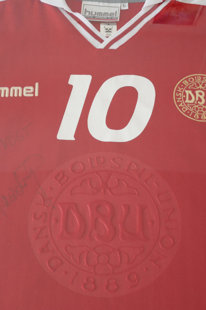 Danemark 1998 - Michael Laudrup - Maillot signé et Encadré _ #00959