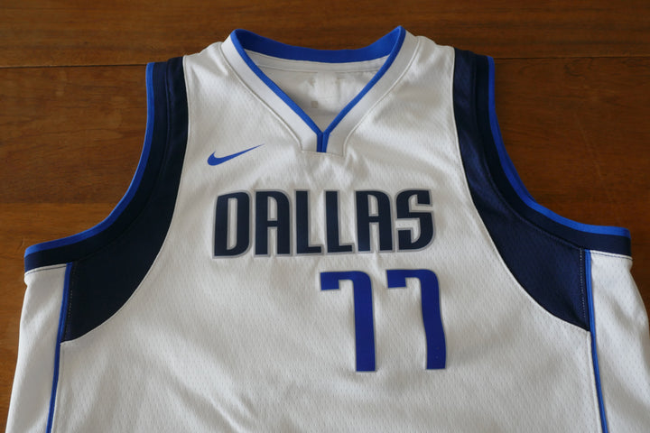 Dallas Mavericks 2018/24 - Luka Doncic - Maillot _ (14-16ans) #02464