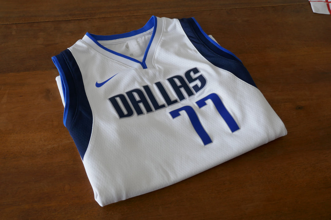 Dallas Mavericks 2018/24 - Luka Doncic - Maillot _ (14-16ans) #02464