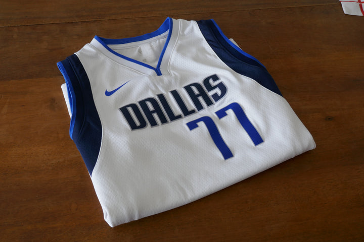 Dallas Mavericks 2018/24 - Luka Doncic - Maillot _ (14-16ans) #02464