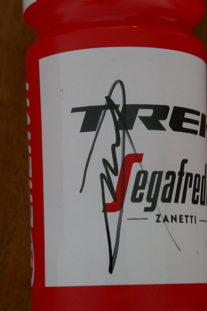 Trek Segafredo - Mads Pedersen - Bidon signé _ #03260