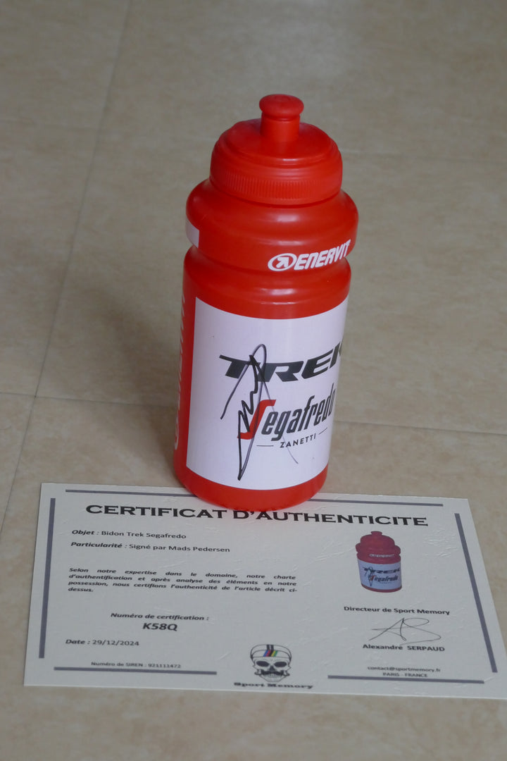 Trek Segafredo - Mads Pedersen - Bidon signé _ #03260