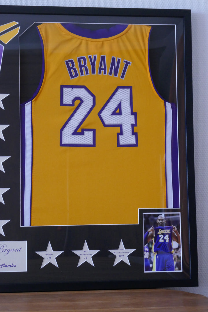 Los Angeles Lakers - Kobe Bryant - Maillots encadrés _ #02341 & #02744