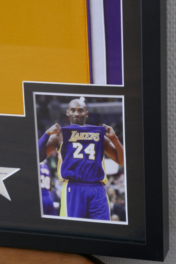 Los Angeles Lakers - Kobe Bryant - Maillots encadrés _ #02341 & #02744