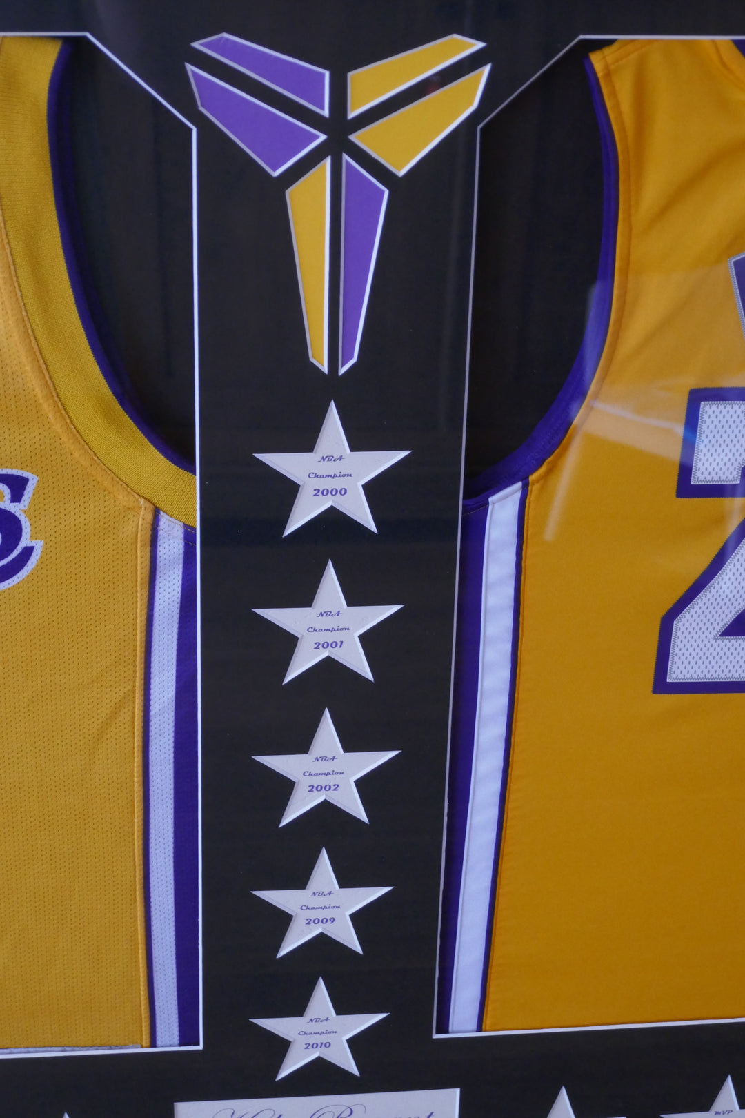 Los Angeles Lakers - Kobe Bryant - Maillots encadrés _ #02341 & #02744