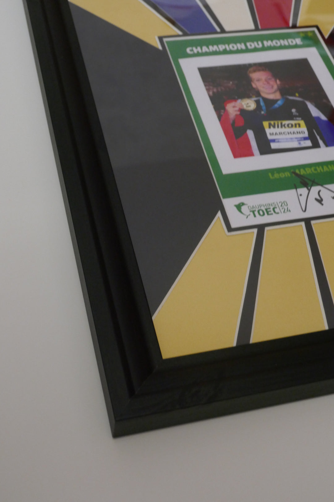 Natation - Léon Marchand - Carte signée et Encadrée _ #03319