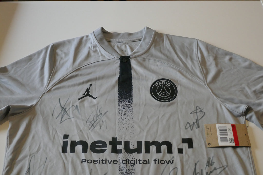 Paris Saint Germain 2022/23 - Maillot Signé par l'équipe _ (L) #03686