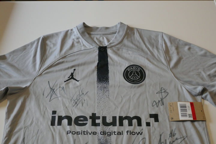 Paris Saint Germain 2022/23 - Maillot Signé par l'équipe _ (L) #03686