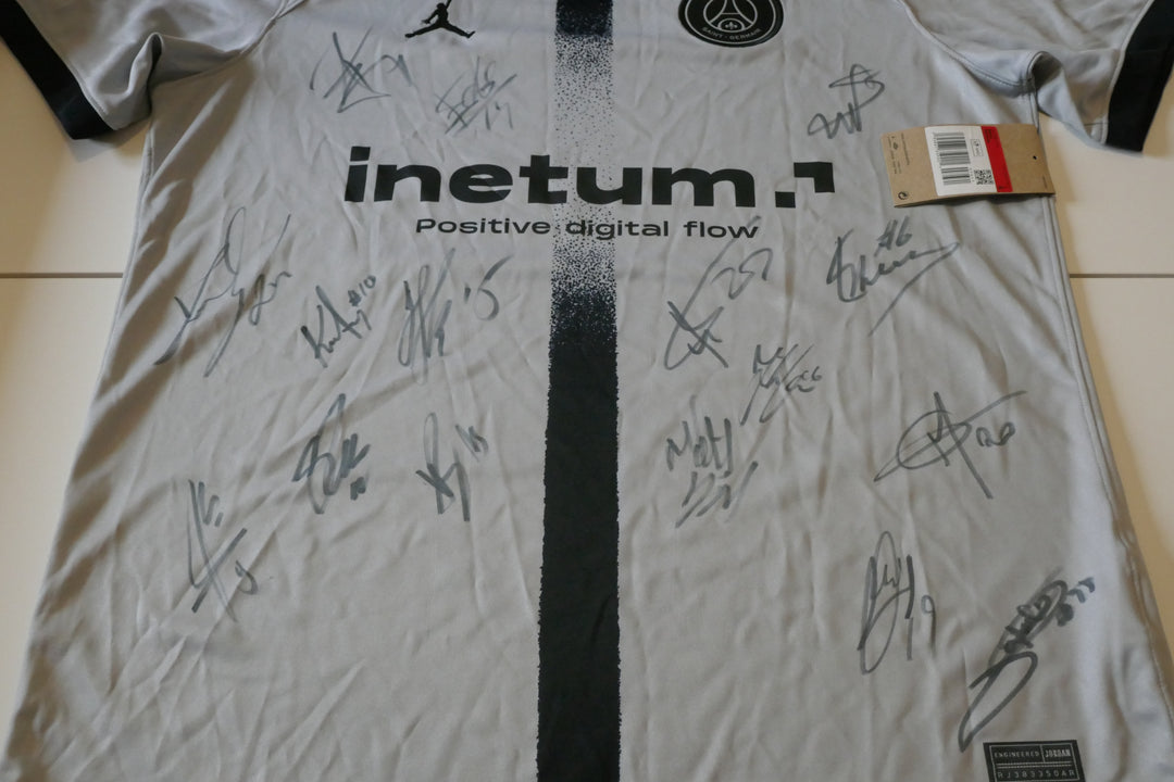 Paris Saint Germain 2022/23 - Maillot Signé par l'équipe _ (L) #03686