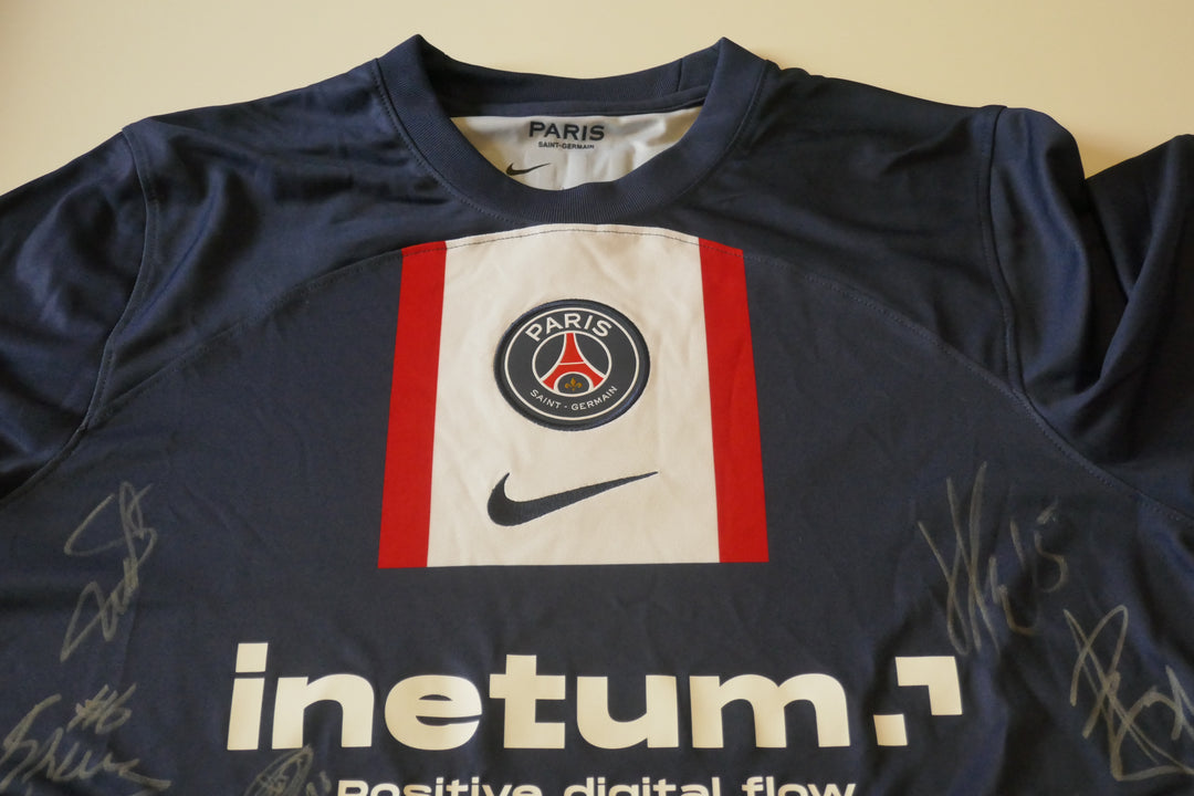 Paris Saint Germain 2022/23 - Maillot Signé par l'équipe _ (L) #03688