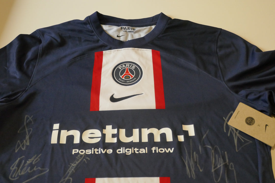 Paris Saint Germain 2022/23 - Maillot Signé par l'équipe _ (XL) #03689