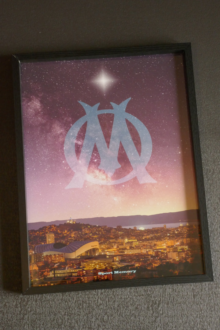 Olympique de Marseille - Stade Vélodrome au crépuscule - Cadre noir _ (30x40)