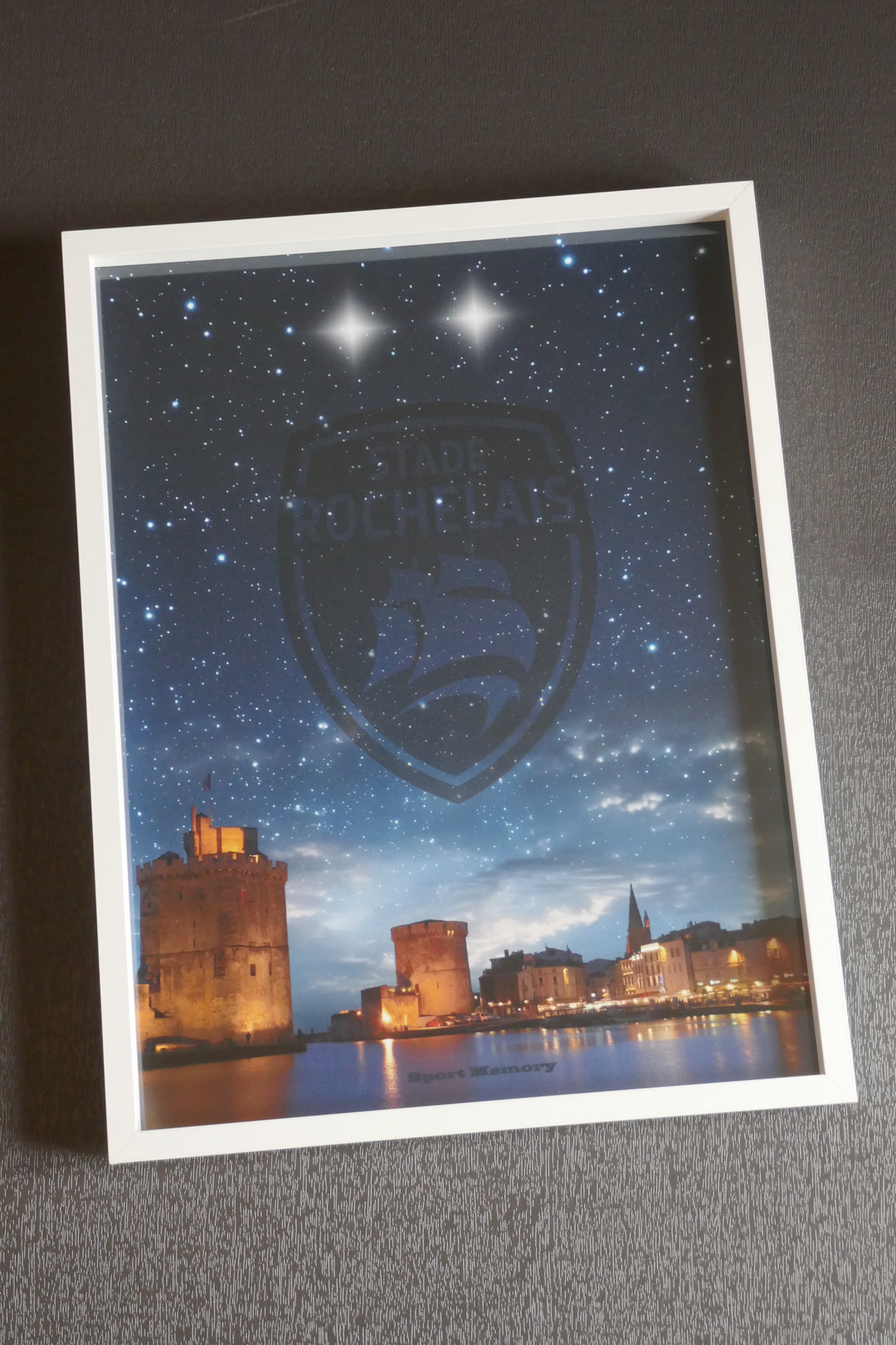 Stade Rochelais - Vieux Port & nuit étoilée - Cadre blanc _ (30x40)