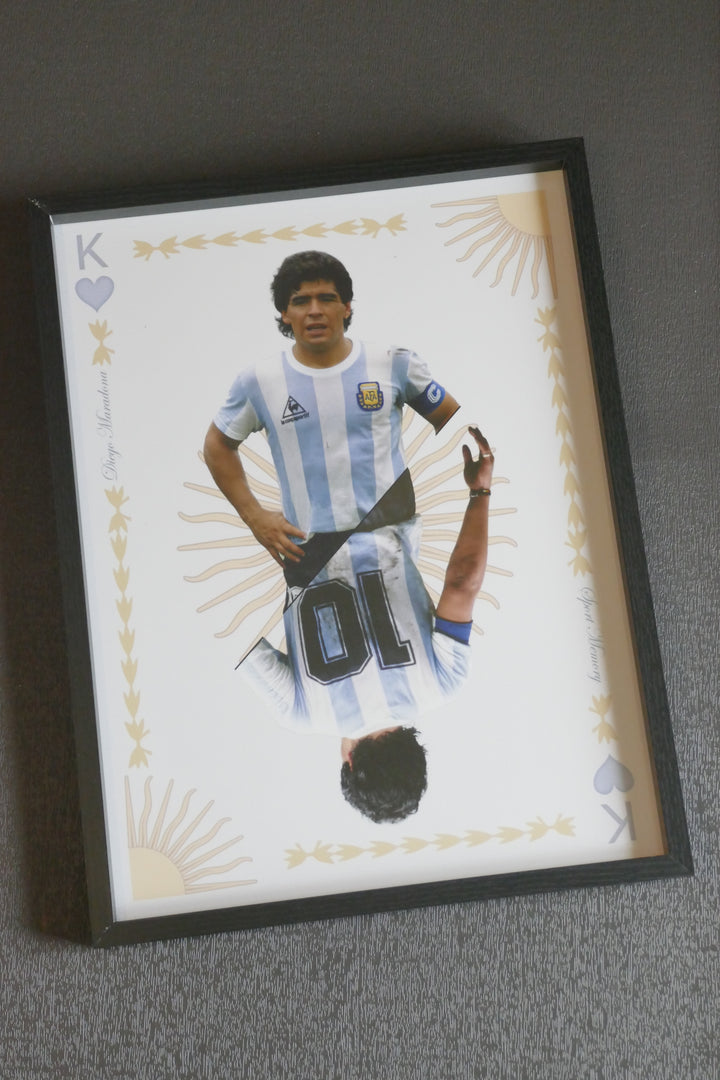 Diego Maradona - Carte de jeu - Cadre noir _ (30x40)