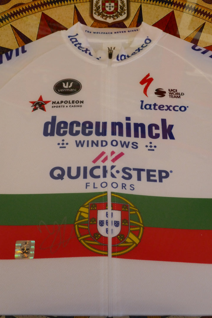 Quick Step 2021 - Joao Almeida - Maillot champion du Portugal signé et Encadré _ #03295