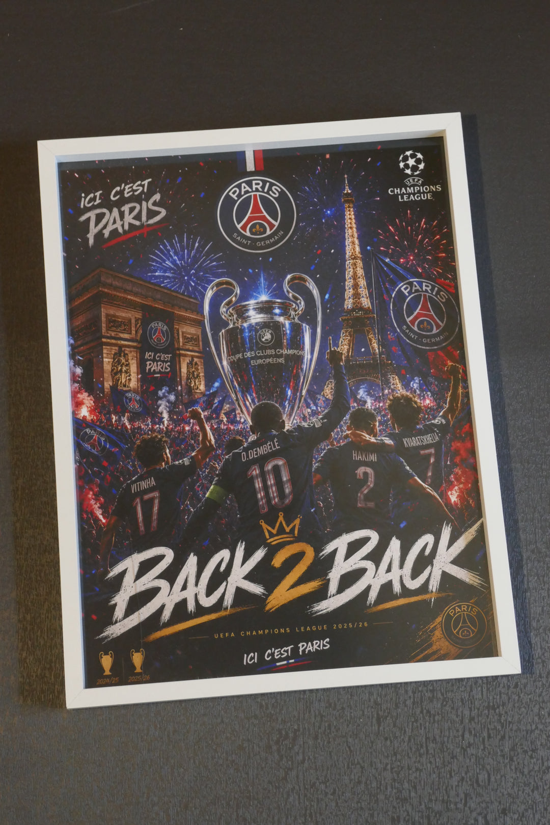 Paris Saint Germain - Champions League 2026 _ fête 1 - Cadre blanc _ (30x40)