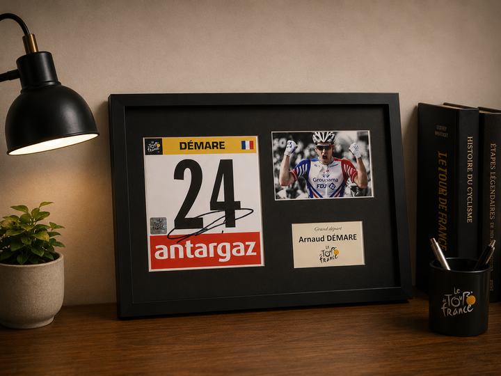 Tour de France 2015 - Arnaud Démare - Dossard signé et Encadré _ #01309